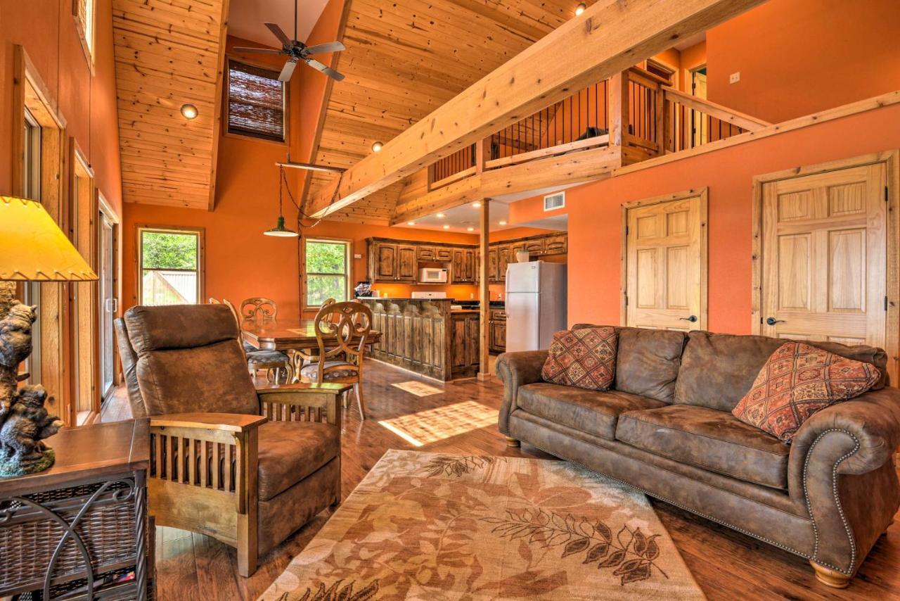 Spacious Log Cabin With Fire Pit And Game Room! Eureka Springs Luaran gambar