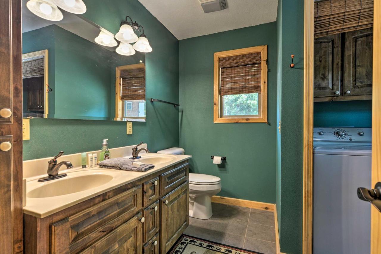 Spacious Log Cabin With Fire Pit And Game Room! Eureka Springs Luaran gambar