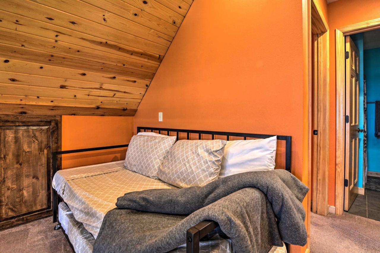 Spacious Log Cabin With Fire Pit And Game Room! Eureka Springs Luaran gambar